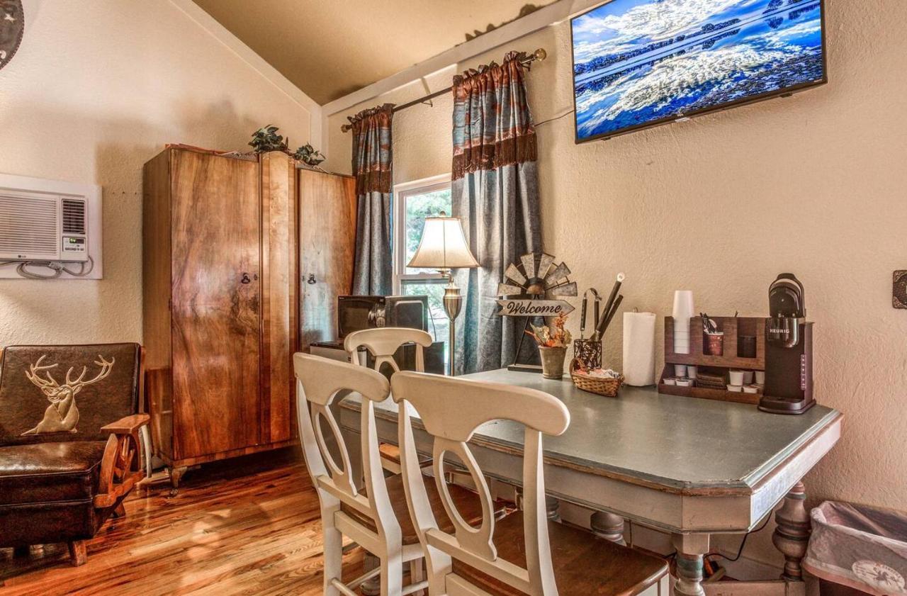 #3 Wrangler~Bandera Tin Star~Bandera, Tx. Appartement Buitenkant foto