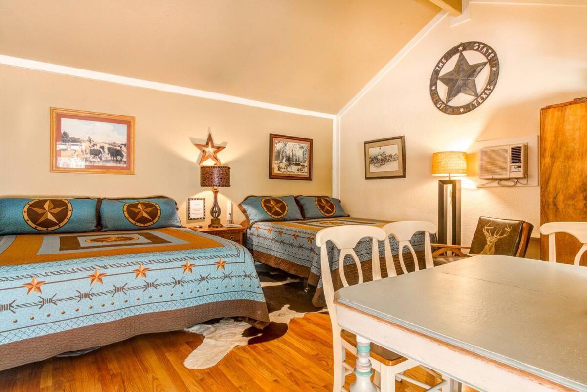 #3 Wrangler~Bandera Tin Star~Bandera, Tx. Appartement Buitenkant foto